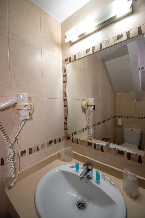 Hotel Del Carmen برادو ديل ري المظهر الخارجي الصورة